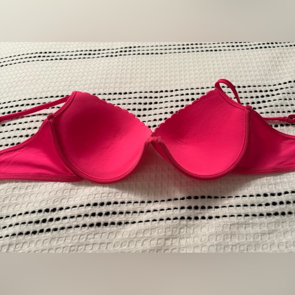 NWT Fun, Bright Pink, Fredericks of Hollywood bra. - Picture 4 of 6